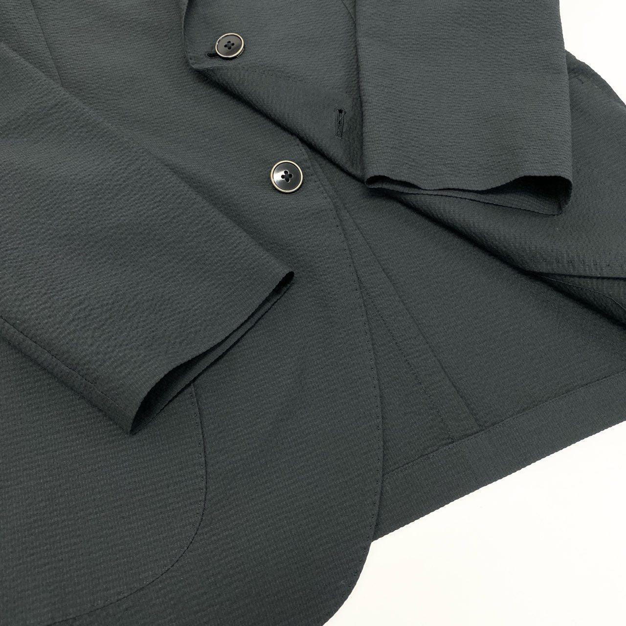 4k23《未使用保管品》 Aquascutum アクアスキュータム 定価￥96.800円 SUMMER TEC.3 TROPICAL JACKET PANTS セットアップスーツ シングル 2B 伸縮ストレッチ メンズ 紳士服 2205207026 / 2205207026 38 ブラックu02t