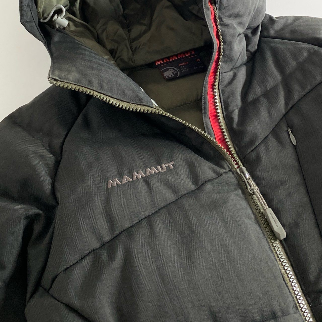 83h13 MAMMUT マムート フーディー ヘリンボーンダウンジャケット 750フィルパワー 1010-21330 ヨーロッパXS ブラック系 レディース 女性用 アウトドア