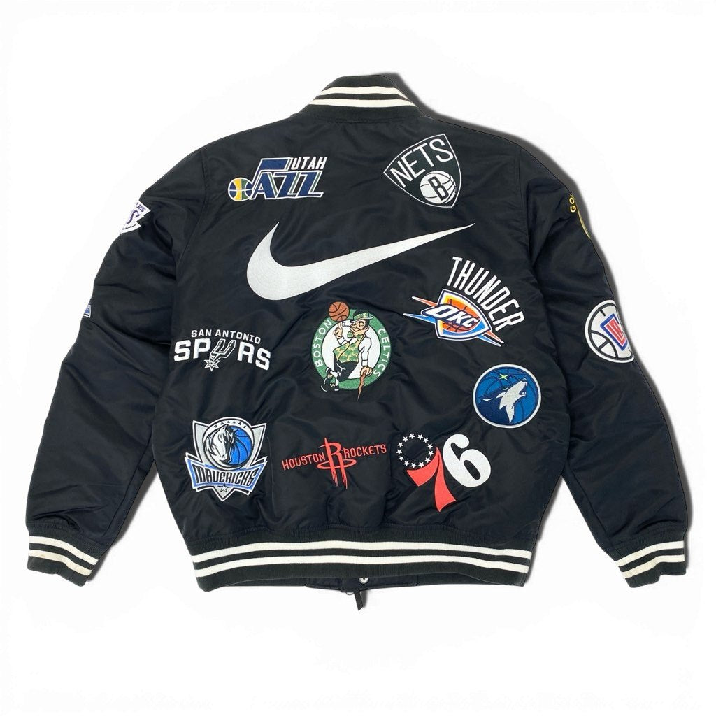 13l27 NIKE Supreme ナイキ × シュプリーム NBA Teams Warm-Up Jaket スタジャン ジャケット ワッペン Mサイズ ブラック メンズo07t