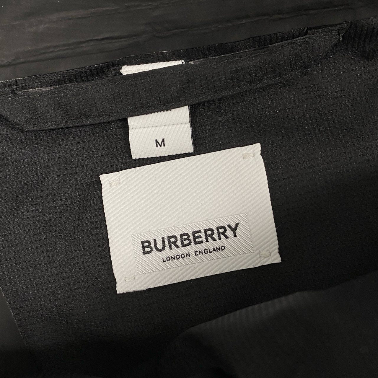 41a5 BURBERRY バーバリー バックロゴプリント アノラックパーカー 8011332 M ブラック ナイロンジャケット