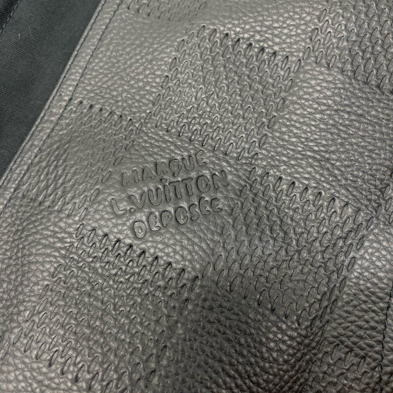 53Ⅼ2 LOUIS VUITTON ルイヴィトン 24SS ダミエ エンボスレザー ミックスレザーフードブルゾン スタジャン サイズ52 ブラック メンズ 男性用 アウター レザージャケットk02i