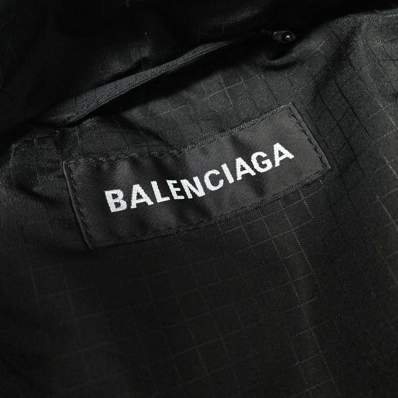 3k28 《タグ付き》 BALENCIAGA バレンシアガ バックロゴ リップストップ パファージャケット アウター 20AW 621982 44 ブラック メンズu02t