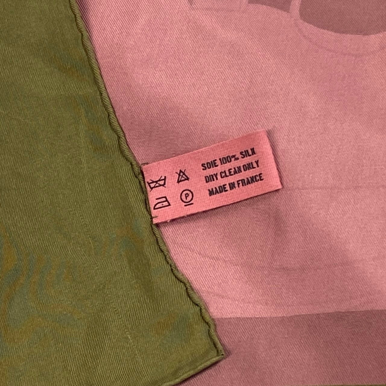 h12【美品】HERMES カレ130 ExLibris エクスリブリス 馬車 ピンク カーキ シルク100％ ユニセックスk02i
