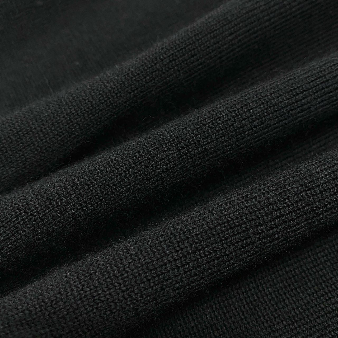 82a29 BURBERRY LONDON ENGLAND バーバリー ロンドンイングランド 長袖ニットセーター 胸元ブランドロゴ トップス イタリア製 Lサイズ ブラック ホワイト メンズ 男性用o07t