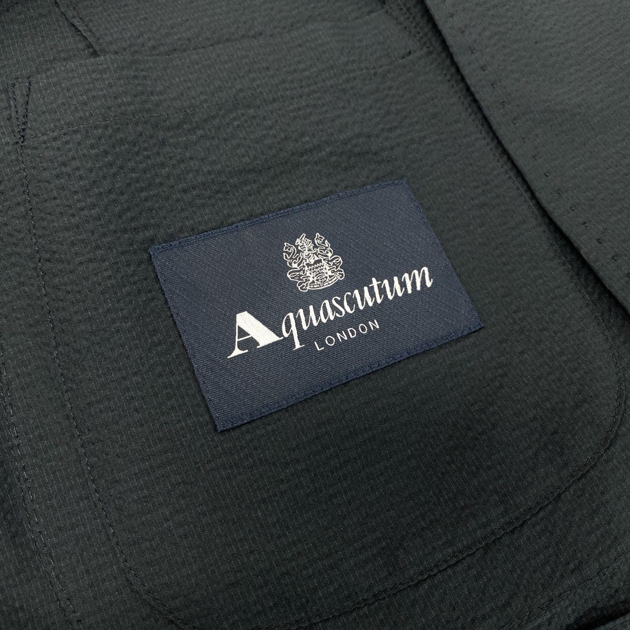 4k23《未使用保管品》 Aquascutum アクアスキュータム 定価￥96.800円 SUMMER TEC.3 TROPICAL JACKET PANTS セットアップスーツ シングル 2B 伸縮ストレッチ メンズ 紳士服 2205207026 / 2205207026 38 ブラックu02t