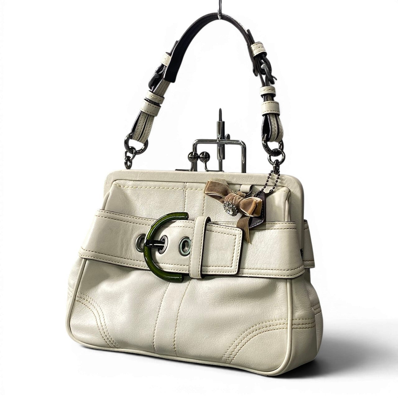 f12 COACH コーチ がま口 ソーホー ハンドバッグ Vintage Soho Buckle Hand Bag C05S / 8A12 ホワイトt18r