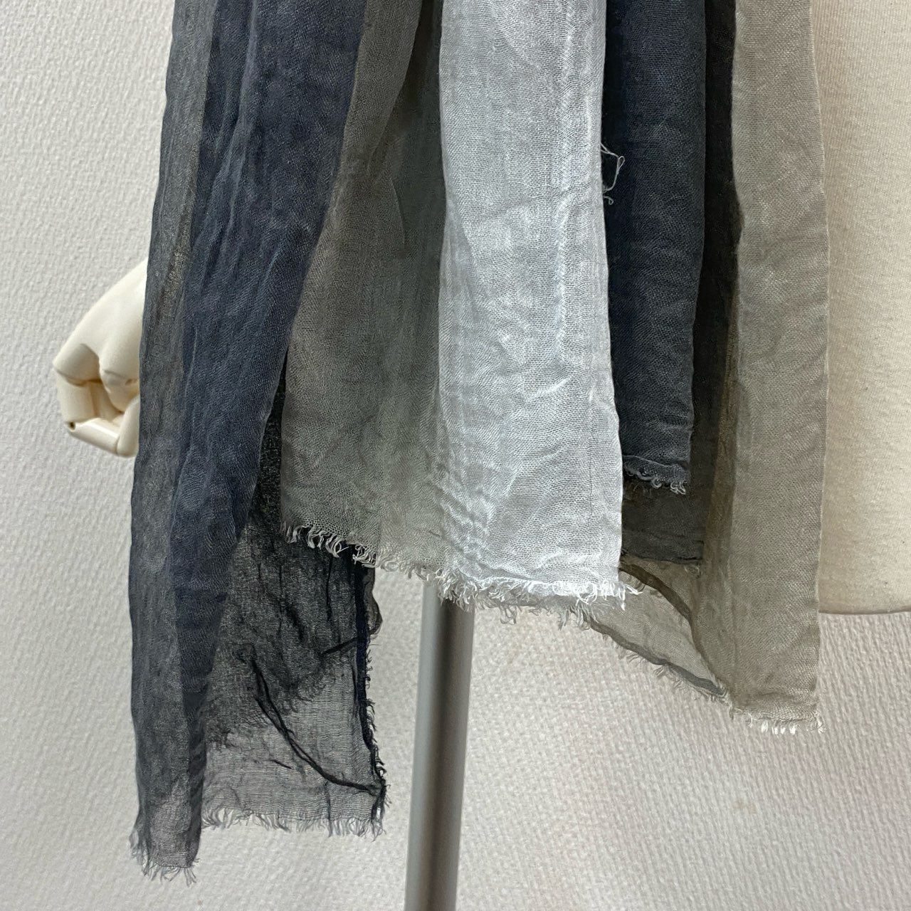 60b10 Faliero Sarti ファリエロサルティ 大判ストールマフラー グラデーションストール シルク混 グレー ホワイト ユニセックスu02t