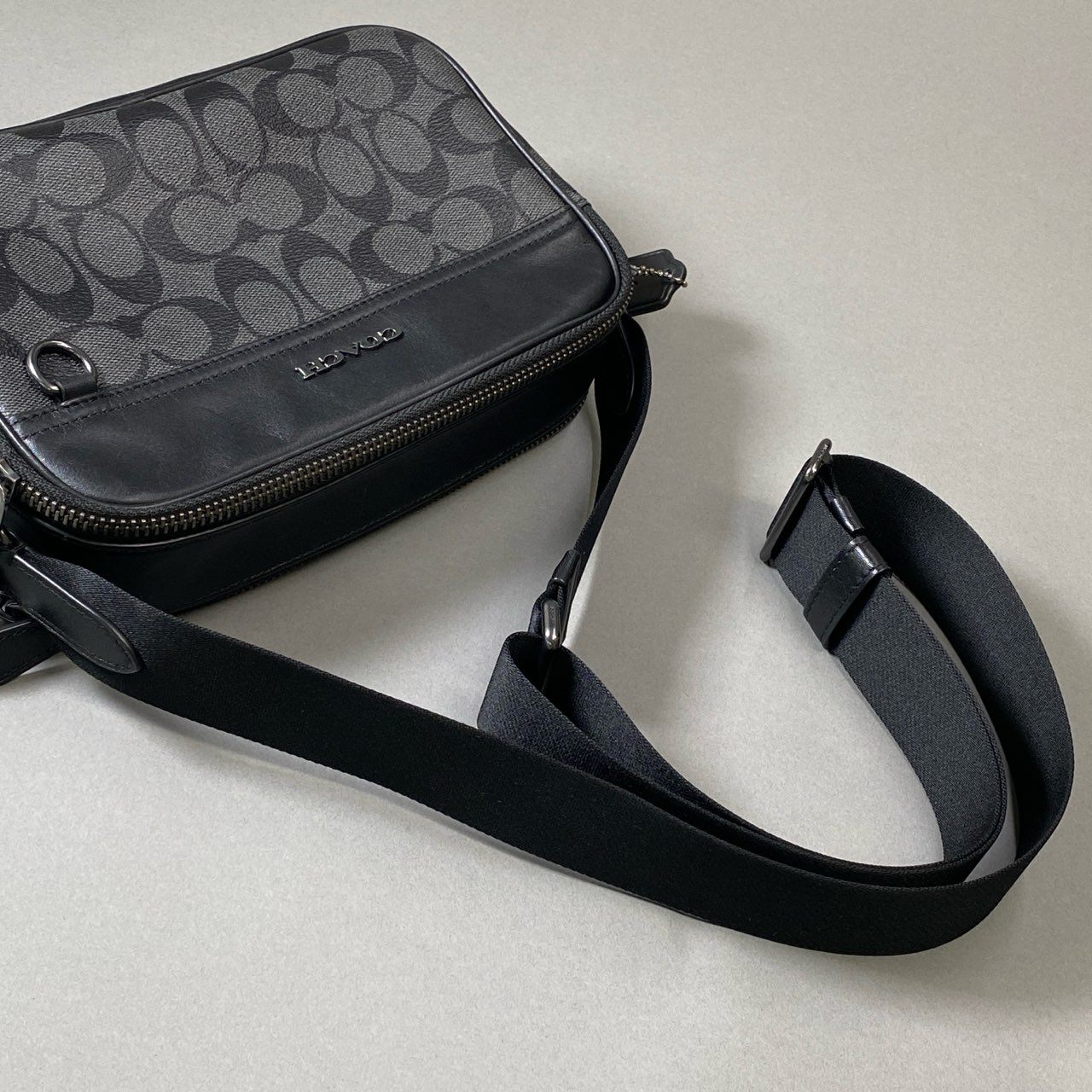 Aj3 《美品》 COACH コーチ ダブルファスナー ショルダーバッグ C4149 ブラック シグネチャー カメラバッグ クロスボディ カバン 鞄t18r