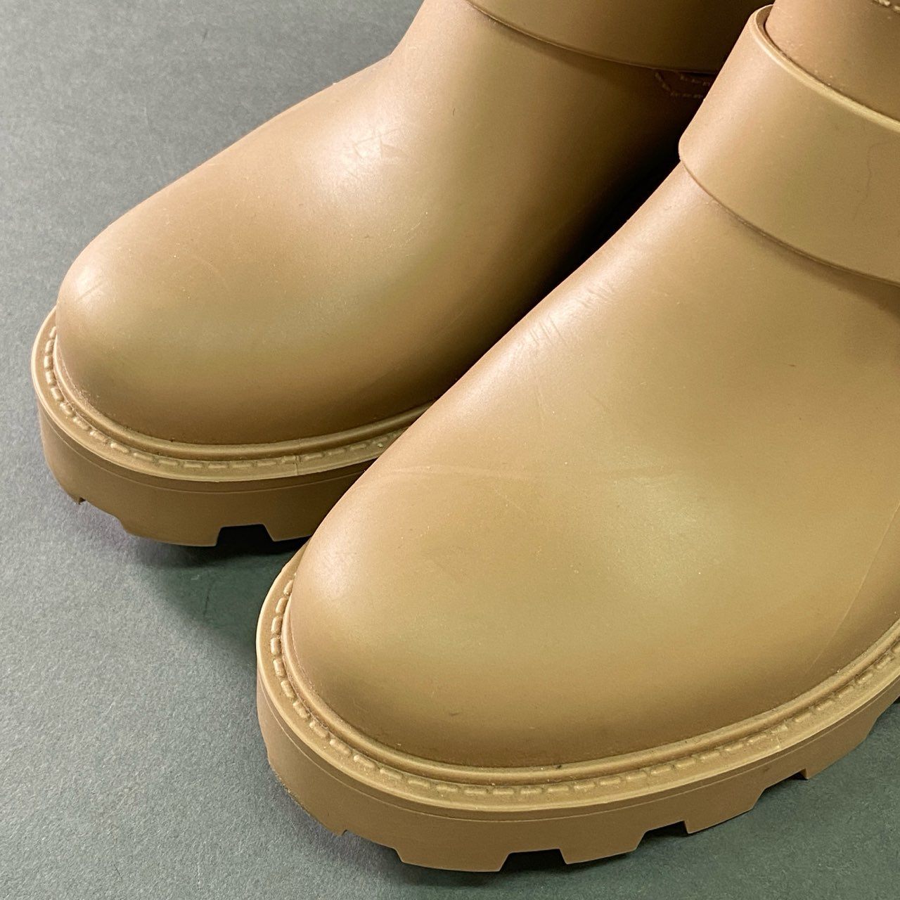 7b7 定価￥64,900 JIMMY CHOO ジミーチュウ YAEL FLAT ヤエルフラット レインブーツ 35 ベージュ イタリア製 シューズ