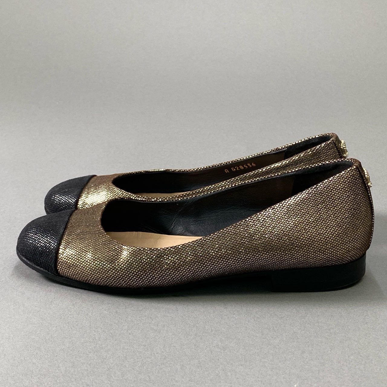 1i4 CHANEL シャネル ローヒールパンプス シューズ ラウンドトップ ココマーク G28536 サイズ35 ゴールド ブラック レディースu02t