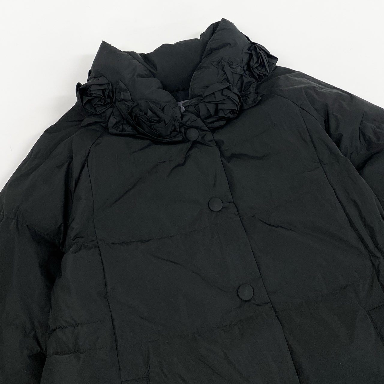 82k28 TOKUKO 1er VOL トクコプルミエヴォル ダウンコート ロングコート 装飾襟 Aライン アウター 9 ブラック レディースu02t