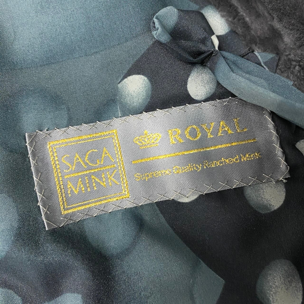 58c24 SAGA MINK サガミンク 金サガ レアデザイン シェアードミンク ロングファーコート サイズF グレー 最高級本毛皮 ドット Mink Fur Coatt18r