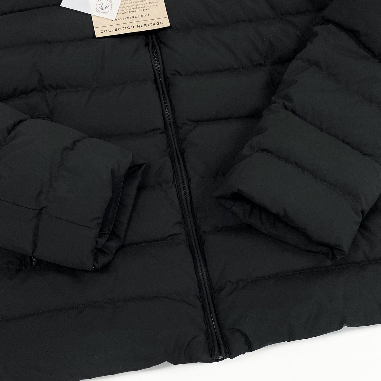 51b27 【タグ付き】PYRENEX ピレネックス SPOUTNIC スプートニック ダウンジャケットサイズ36 ブラック レディース アウター ダウンk02i