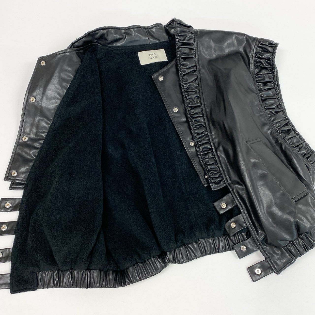 8L5【美品】FUMIE TANAKA フミエタナカ ギャザーベスト フェイクレザーベスト 裏起毛 日本製 F23A-16 2サイズ ブラック レディースu02t