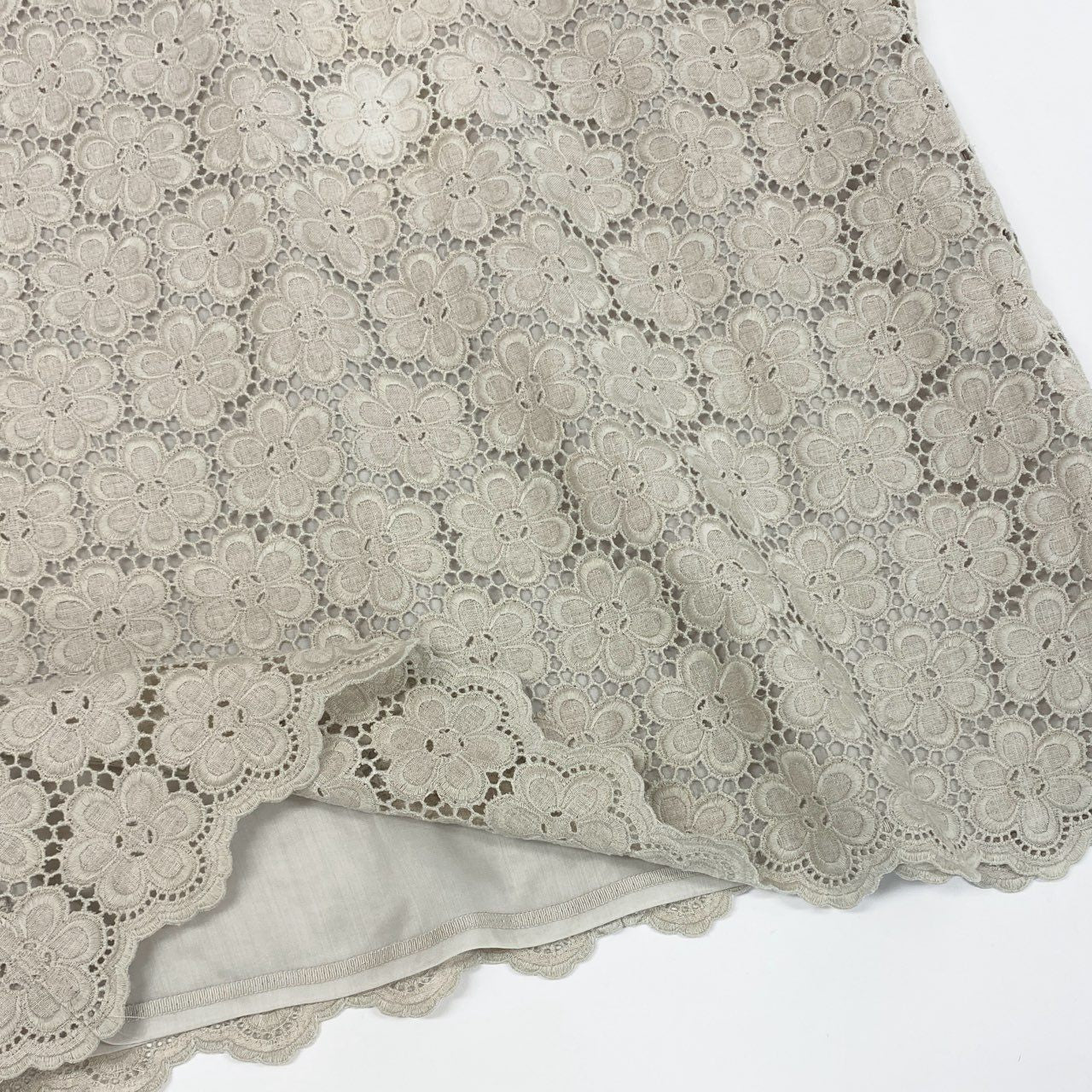 41i26《美品》FOXEY フォクシー リネンフラワーワンピース 半袖ワンピース カットワーク 膝丈 35330-SOFG12K 38サイズ ベージュ レディースk02i