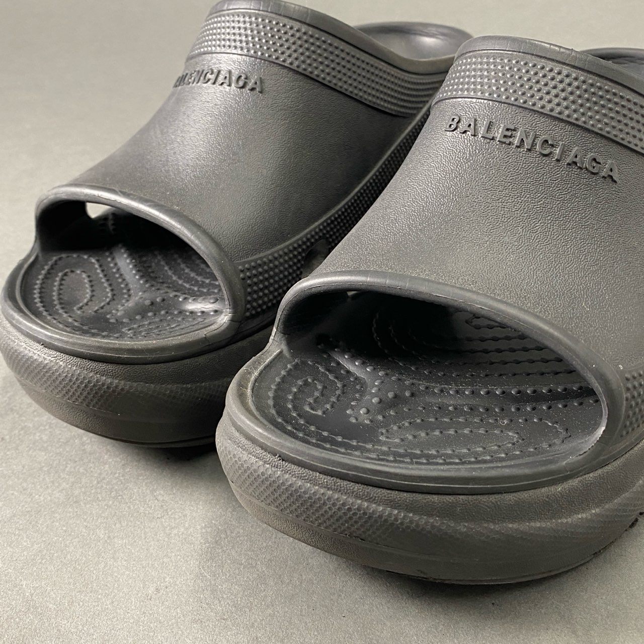 2d4 BALENCIAGA バレンシアガ Pool Crocs プールクロックス サンダル 39 ブラック ラバー シューズ 厚底