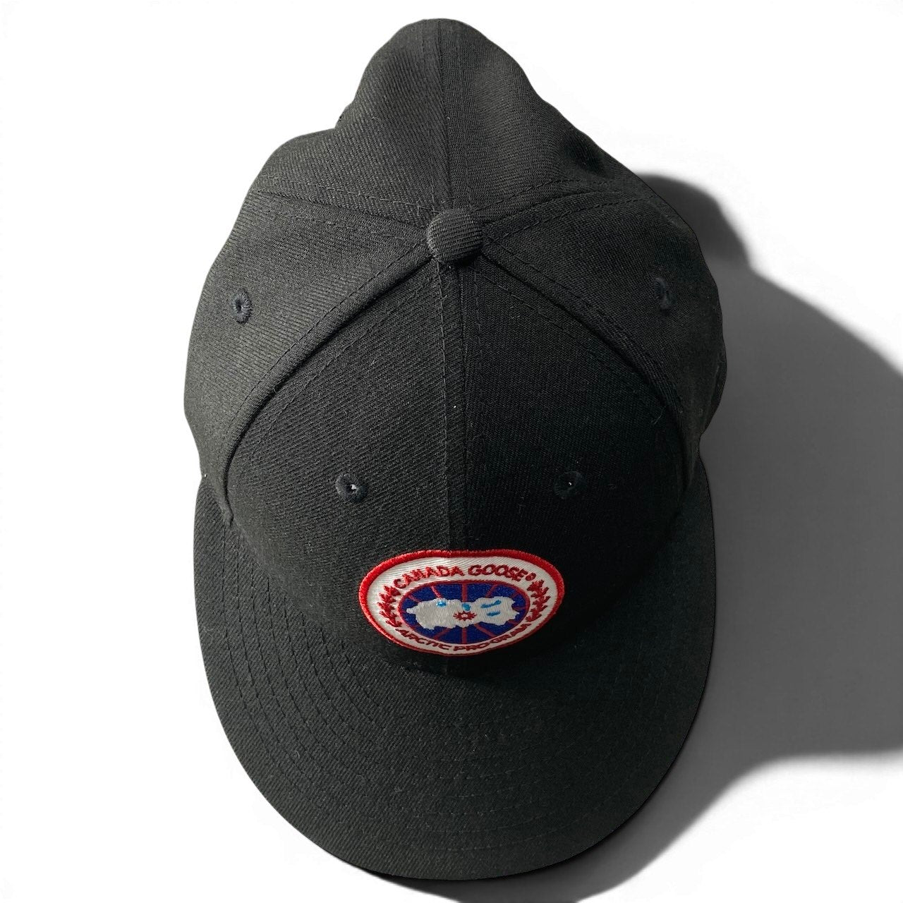 g7 CANADA GOOSE カナダグース × NEW ERA ニューエラ 刺繍ロゴキャップ Arctic Disc Adjustable Cap ブラック 帽子