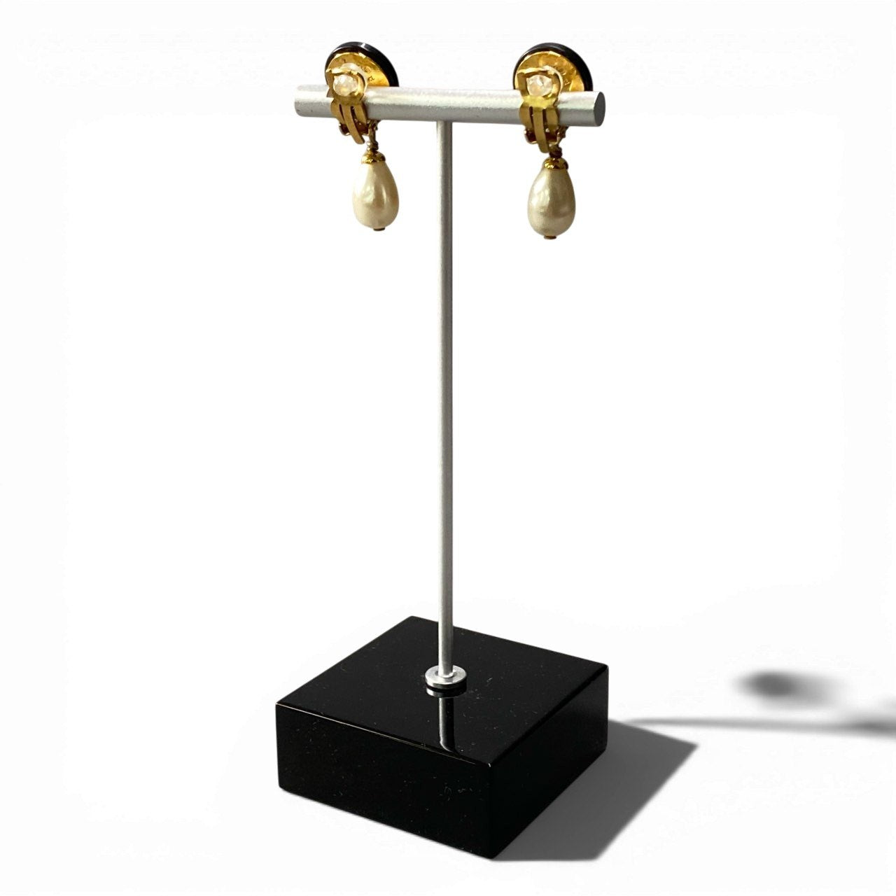 b5〇 Vintage Chanel 1995 Swing Pearl Design Coco Mark Earring ta1