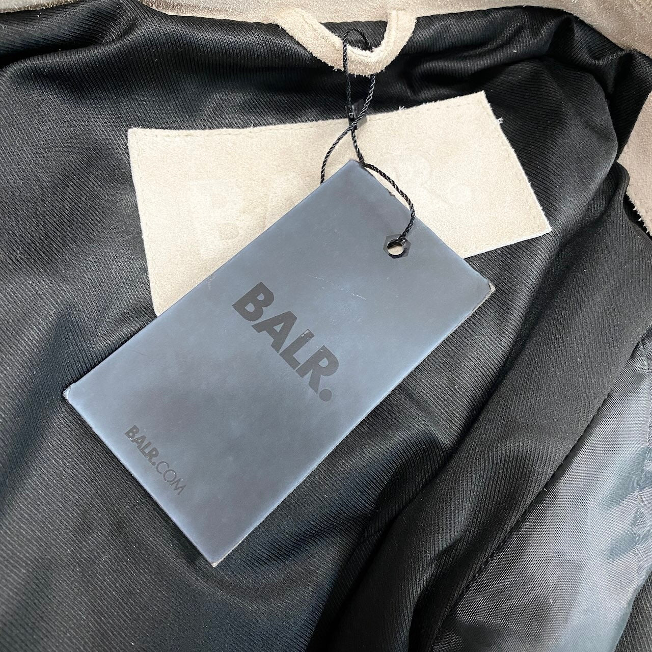 58g7 【未使用タグ付】 BALR. ボーラー スエードレザー トラッカージャケット レザージャケット サイズL オートミール メンズ 紳士服o07t