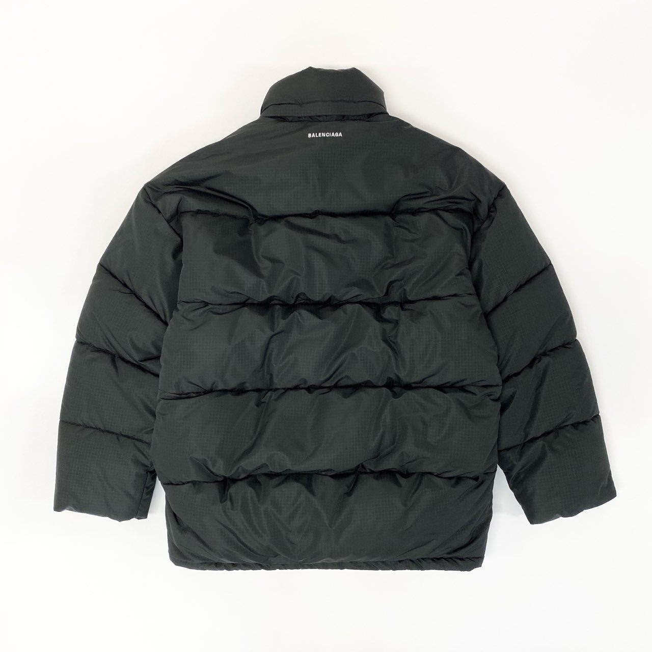 3k28 《タグ付き》 BALENCIAGA バレンシアガ バックロゴ リップストップ パファージャケット アウター 20AW 621982 44 ブラック メンズu02t