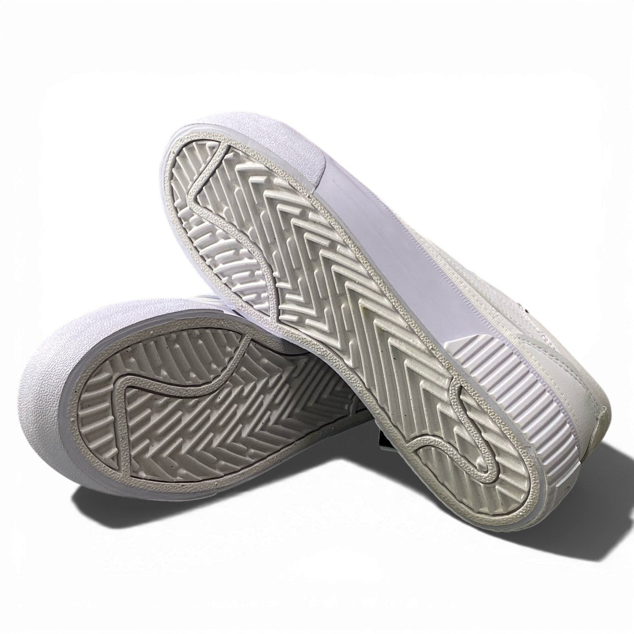 2a23 【タグ付保管品】NIKE ナイキ ウィメンズ コート レガシー リフト ローカットスニーカー 厚底 DM7590－101 24cm 101 WHT/WHT ホワイトu02t