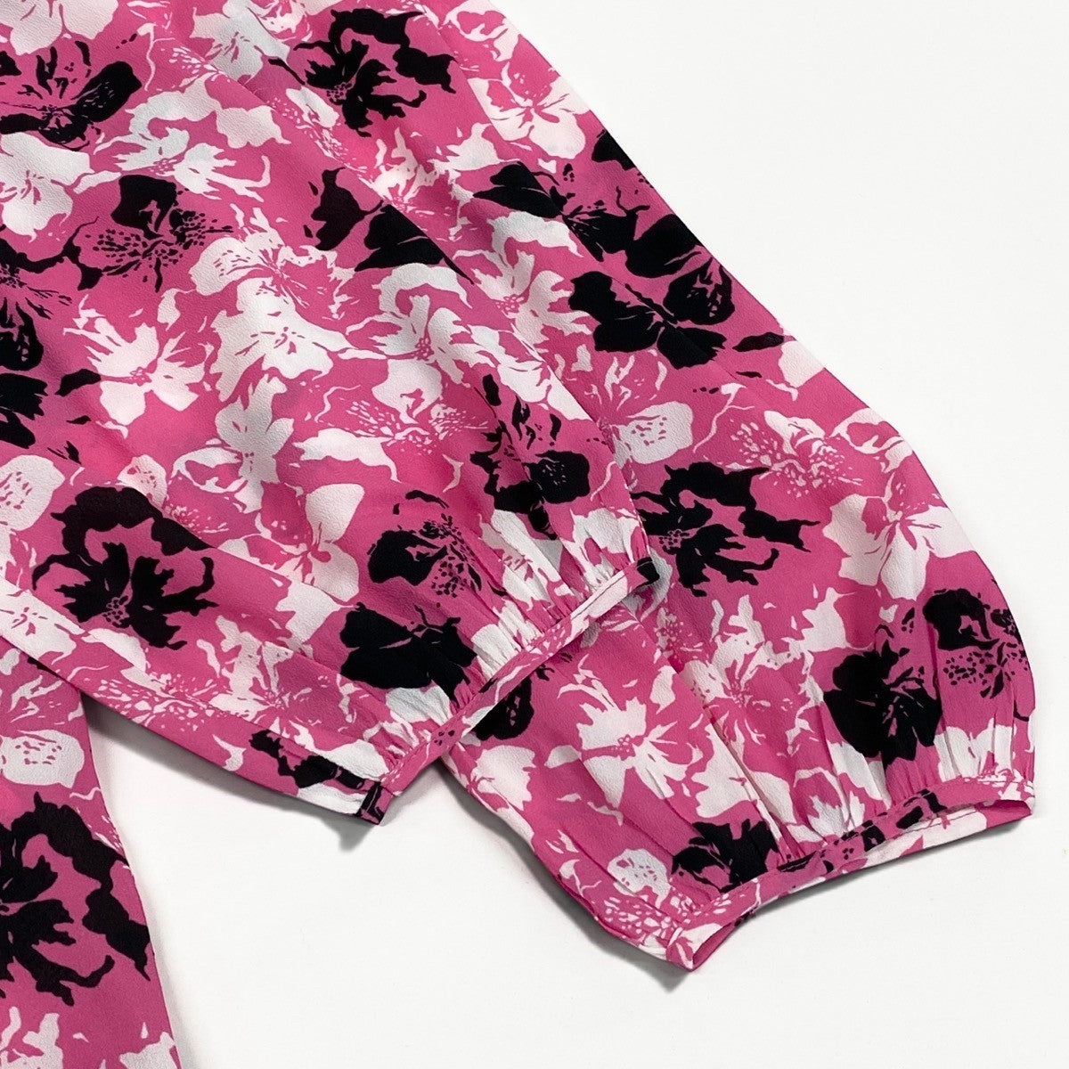 67i10 《美品》 N°21 ヌメロヴェントゥーノ 長袖ロングワンピース 花柄ワンピース リボン 総柄 イタリア製  42 ピンク ブラック レーヨン100％ レディース 女性用u02t