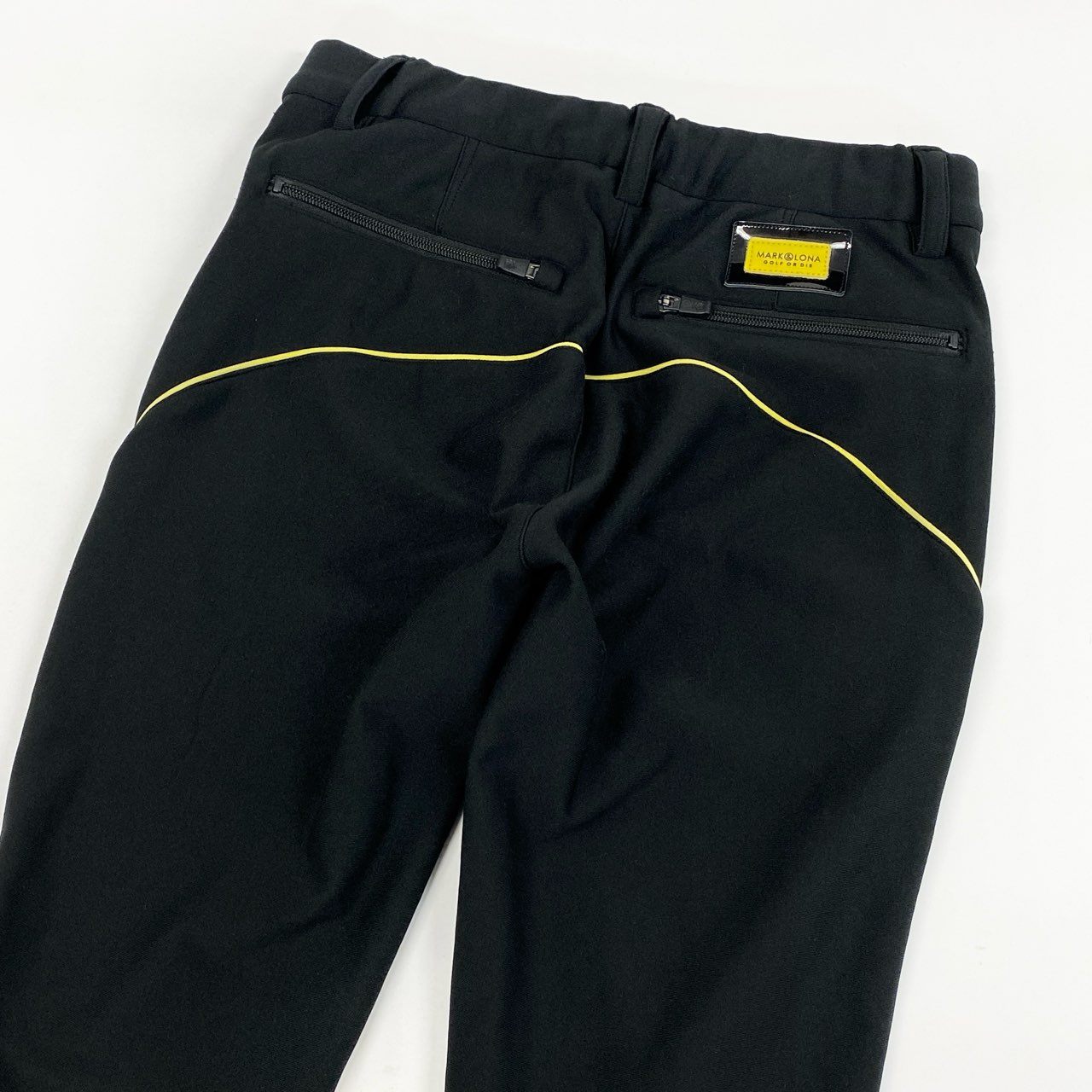 31i8 MARK&LONA マークアンドロナ Flexer Energy Tech Pants スカルプリント ジャージパンツ ボトムス ゴルフウェア ロゴプリント MLM-1C-AT12 44 ブラック イエロー メンズo07t