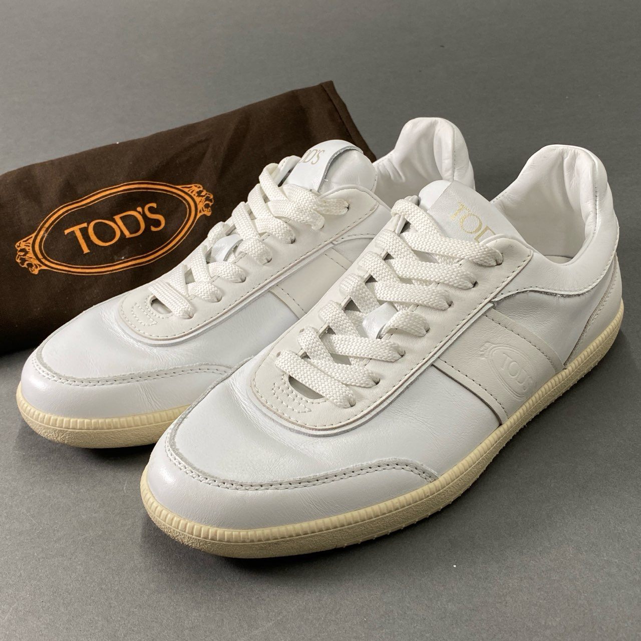 6d16 【美品】 定価84,700円 TOD'S トッズ サイドロゴ入り レザースニーカー ローカットスニーカー 37 1/2 ホワイト レディース 靴