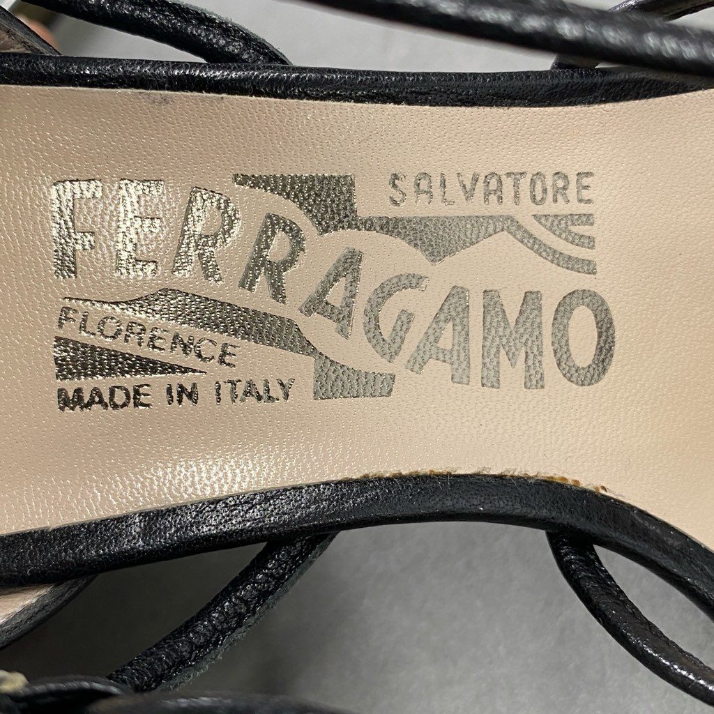 3f4 《極美品》定価￥90,300  Salvatore Ferragamo サルヴァトーレ フェラガモ レザーストラップ ヒールサンダル 6 1/2 ブラック leather シューズ イタリア製