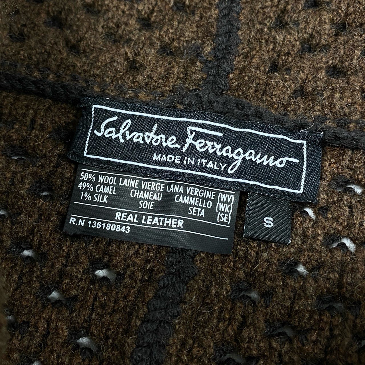 85b9 《美品》 Salvatore Ferragamo サルヴァトーレフェラガモ ニットポンチョ ケープコート ガンチーニターンロック レザーパイピング S ブラウンk02i