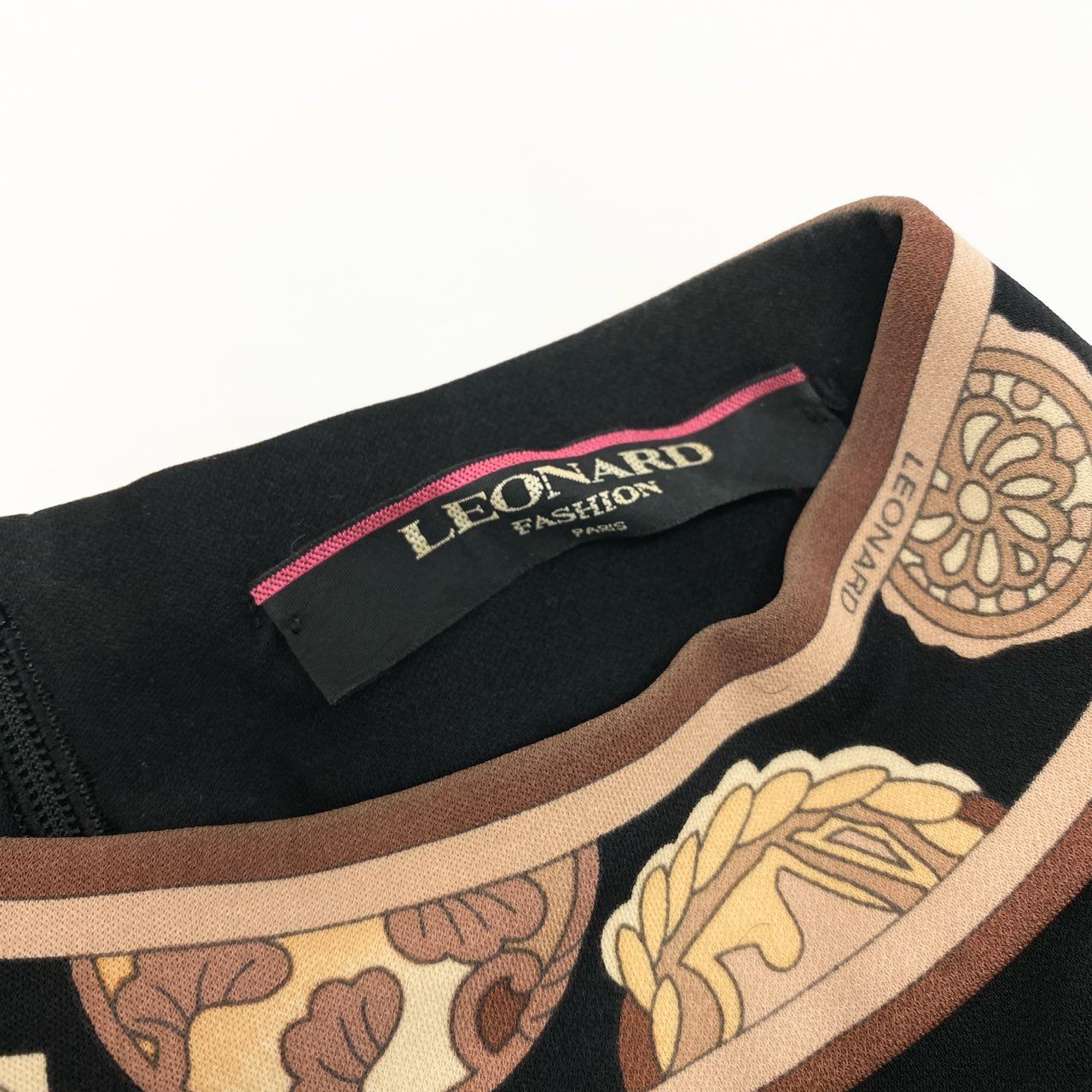 58k22 LEONARD FASHION レオナール モックネック 長袖カットソー ロングスリーブ 切替プリント カンカン素材 レディース 女性用 M ブラックu02t