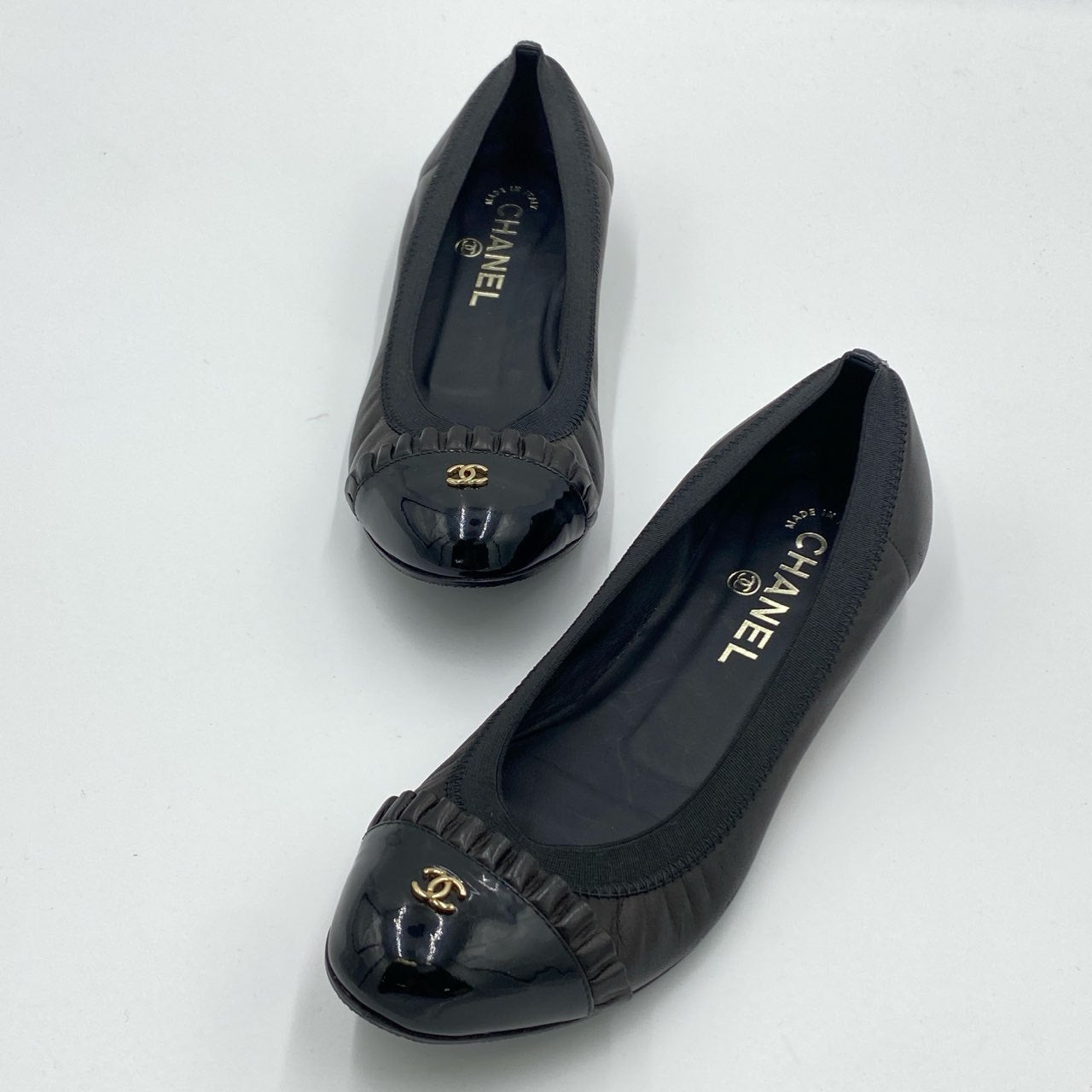 5h29《美品》 CHANEL シャネル ココマーク フリルレザー バレエシューズ G26480 37 ブラック ラムレザー フラットパンプス バレリーナ 箱 保存袋付属t18r