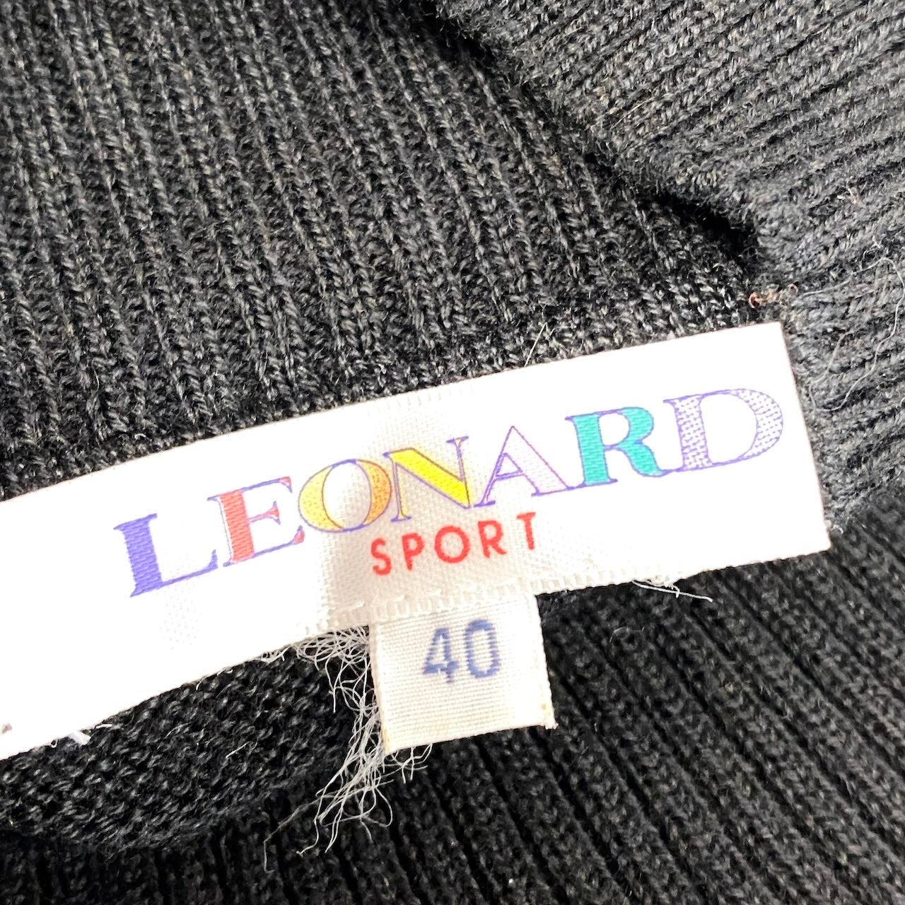 35h31 LEONARD レオナール ハイネック 半袖ニットセーター 鳥 花柄 ロゴ刺繍 カシミヤ混  40サイズ ブラック レディース 女性用u02t