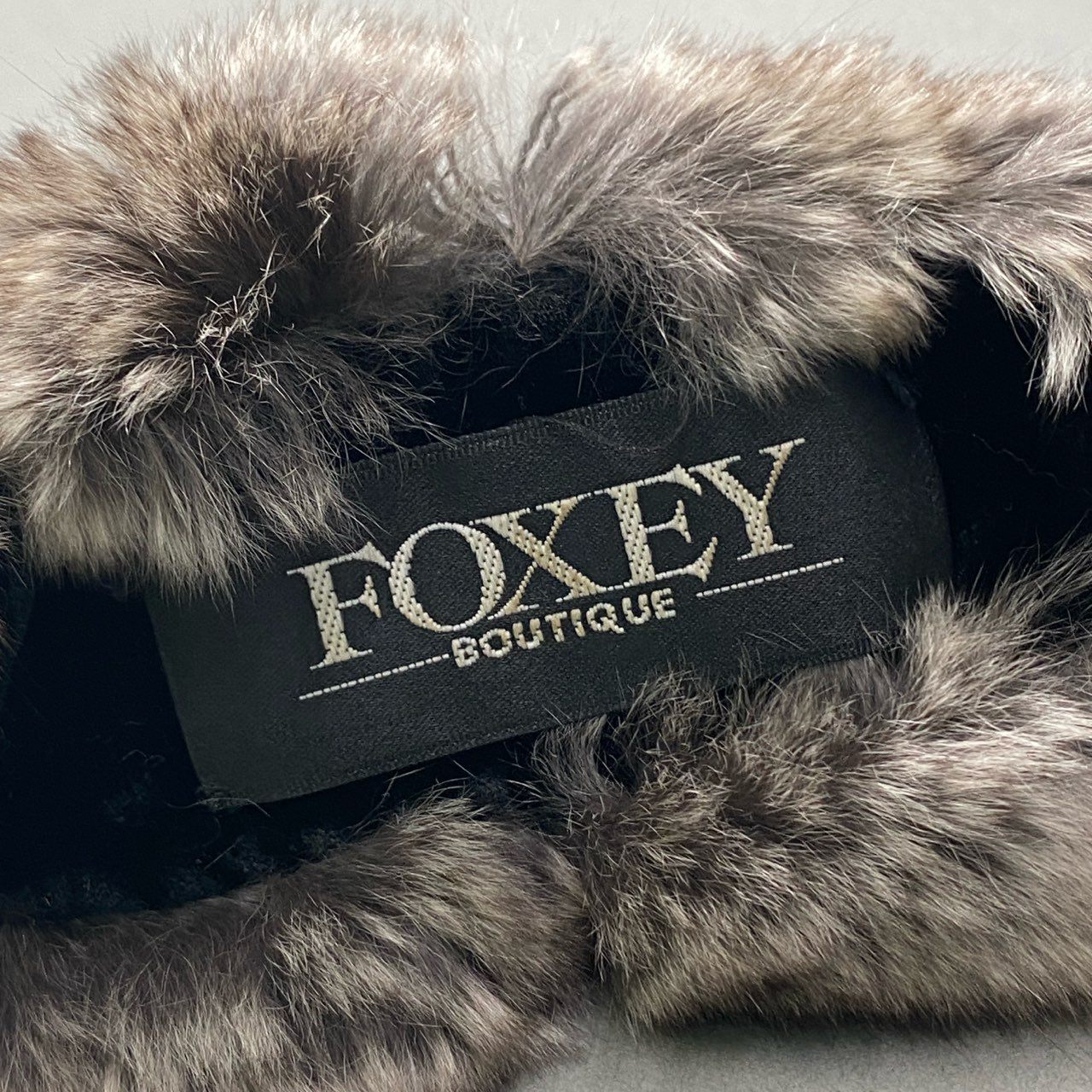 d23 【美品】 FOXEY BOUTIQUE フォクシーブティック ティペット ファーティペット マフラー グレー系 ホワイト系 チンチラ100％ レディース 女性用u02t