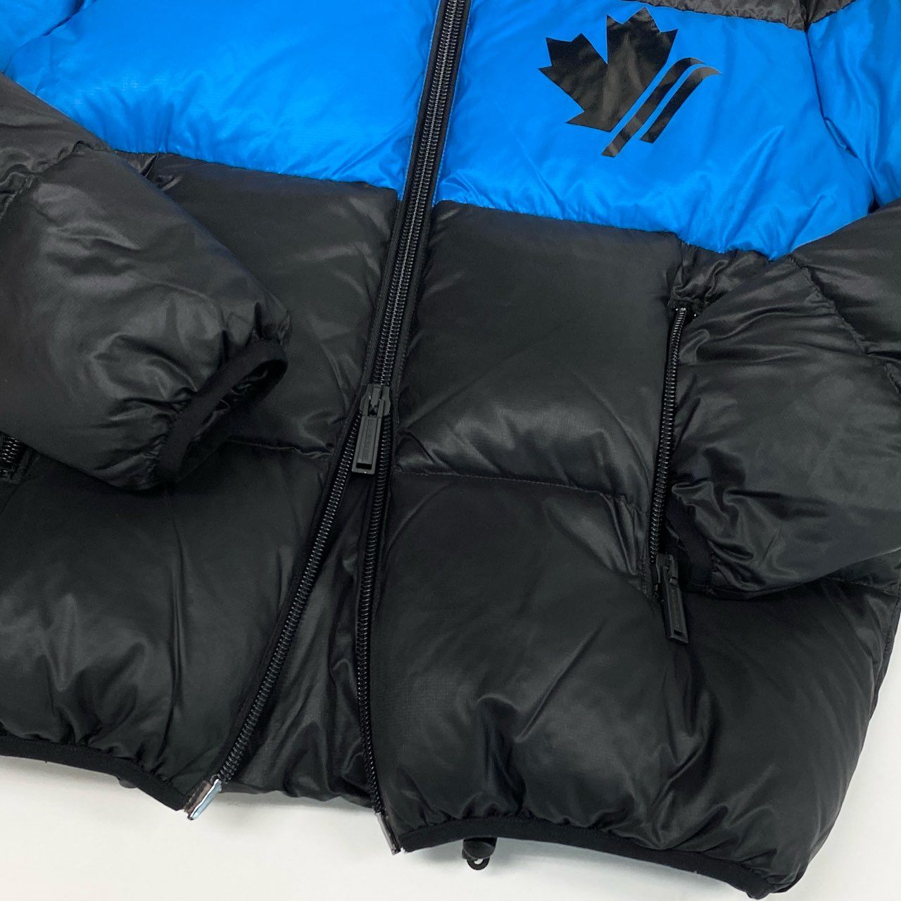 83L19 DSQUARED2 ディースクエアード Nylon Hooded Puffer Bomber With Logo Prints パフィージャケット ダウンジャケット  S7AM0960/S52119 44 ブラック ブルーk02i