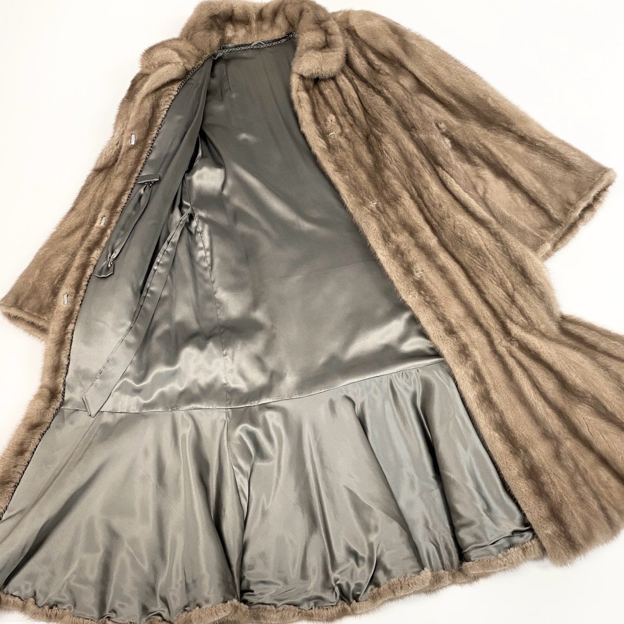 82a27 SAGA MINK サガミンク 銀サガ 衿付き サファイアミンク 丈120cm 裾フリル 超ロングコート サイズ13 シルバーグレー 最高級本毛皮 Mink Fur Long Coatt18r