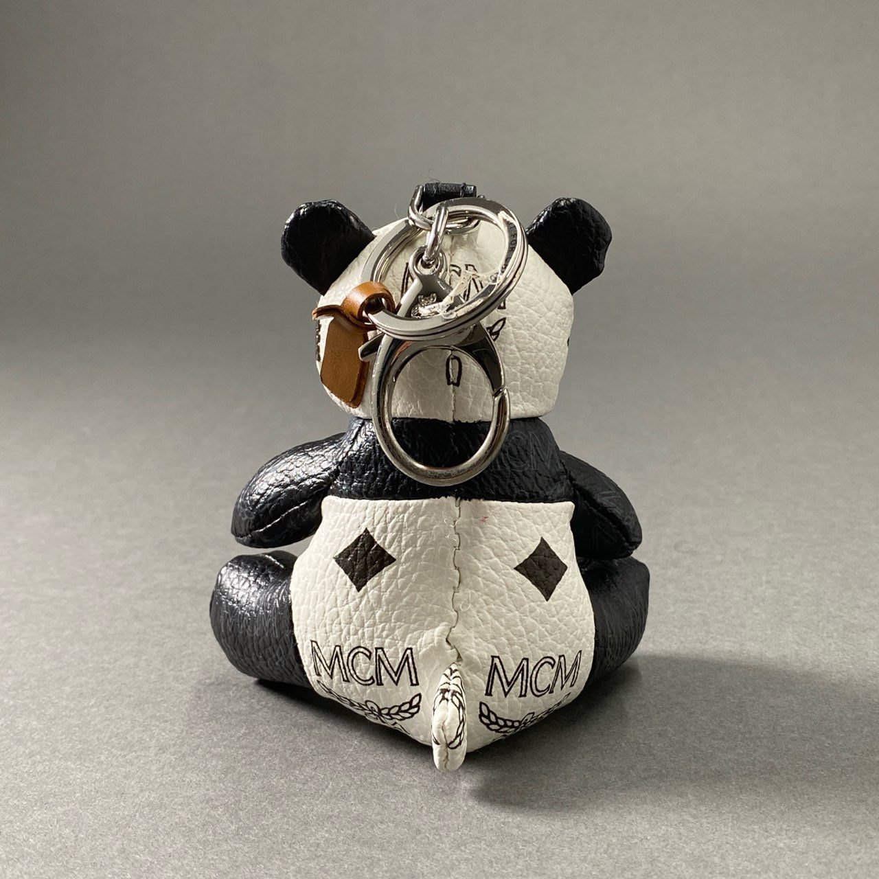 Pf23 MCM エムシーエム PANDA CHARM パンダ チャーム キーホルダー ホワイト ブラック レザー