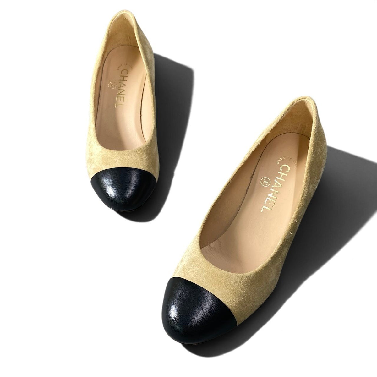 h10 【美品】CHANEL マトラッセ チェーントリム パンプス 36 1/2Cサイズ ベージュ ブラック スウェード レディース 女性用k02i