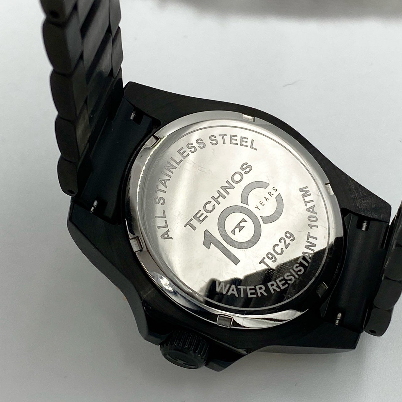 h21《美品》 TECHNOS テクノス 100周年記念モデル メンズ腕時計 T9C29 ブラック ゴールド コマ有 日付表示 逆回転防止ベゼル クリスタルガラスt18r