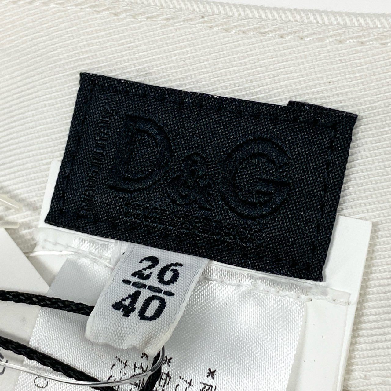 20a10 DOLCE&GABBANA D&G ドルチェアンドガッパーナ ミニスカート ホワイト クロスピン装飾 mini skirt with cross safety pin details レディースt18r