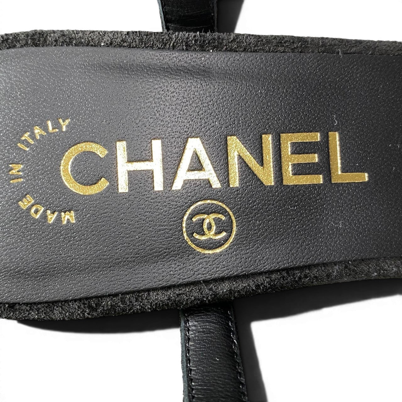 f10 【新品保管品】CHANEL シャネル スウェードサンダル ラインストーンロゴ G45366 37 1/2サイズ ブラック レザー レディース 女性用k02i