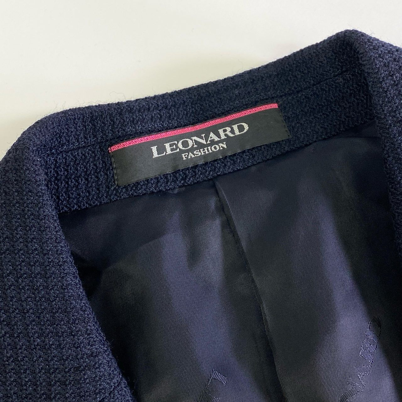 86j11 LEONARD レオナール 0381961 テーラードジャケット ブレザー 袖プリント ロゴボタン サイズ40 ネイビー ウール100％ レディース 日本製