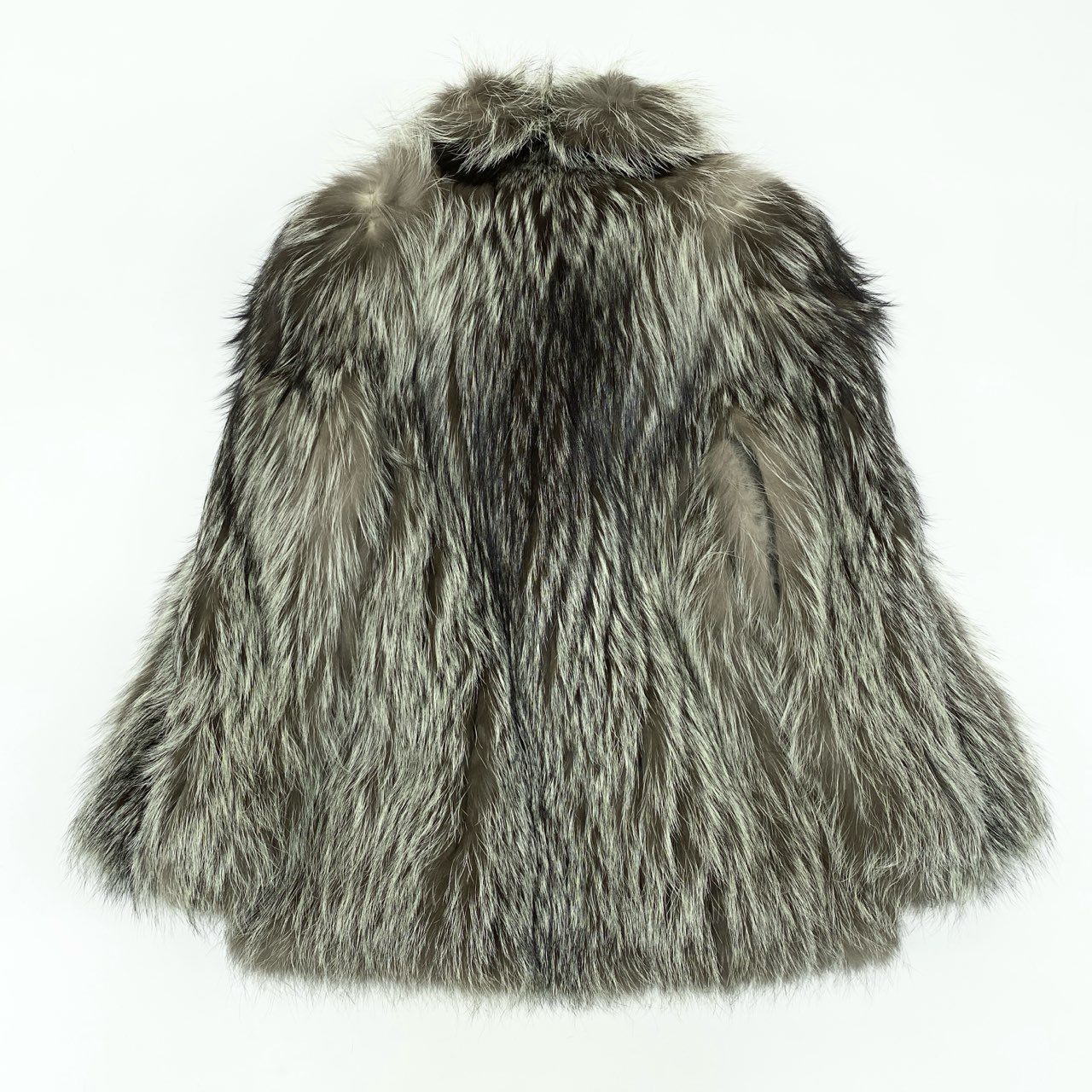 39k1《美品》 SAGA FOX サガフォックス 金サガ シルバーフォックス リアルファーコート 最高級本毛皮 FOX FUR COAT 毛並み◎t18r