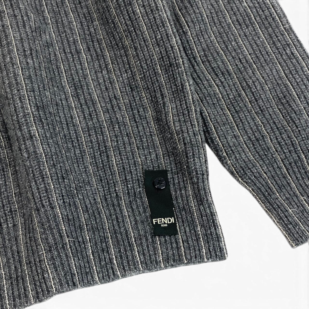 59i15 《極美品》 FENDI フェンディ チェーン装飾 Vネック ニット セーター トップス 46 グレー カシミヤ100 メンズu02t