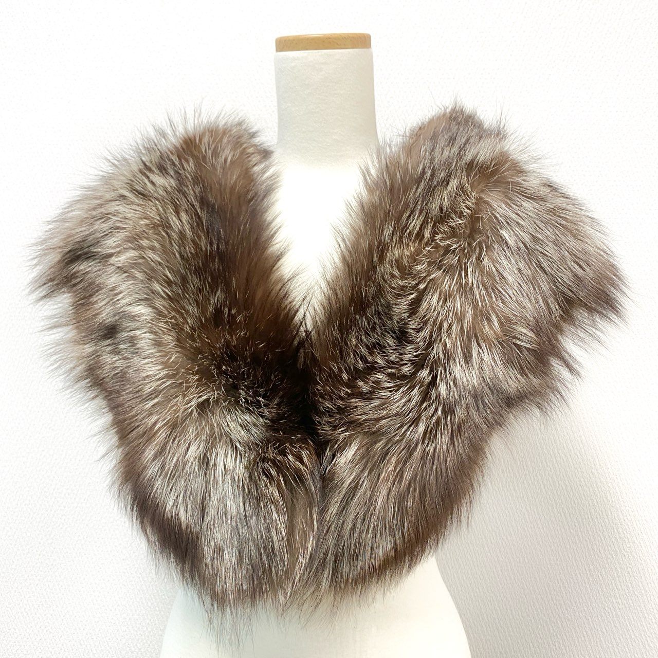 86j23 最高級毛皮 シルバーフォックス 毛皮マフラー ティペット 衿巻き ブラウン系 フォックスファー レディース ボリューム◎u02t