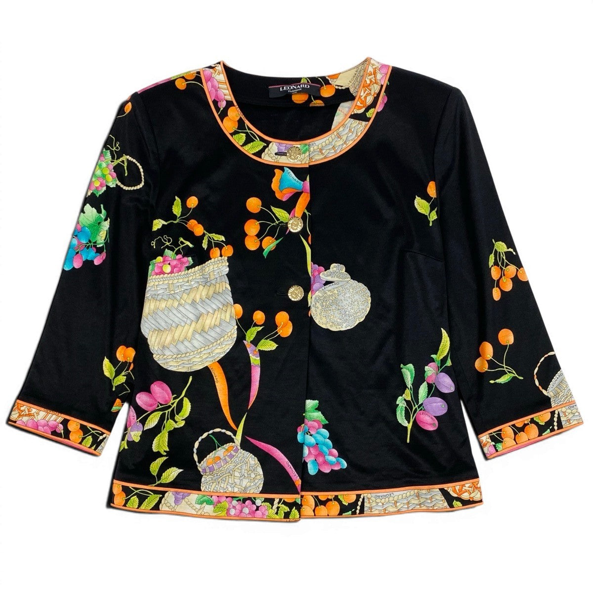 73f9【美品】 LEONARD FASHION レオナール ノーカラージャケット 七分袖カーディガン 金ボタン 美しい花柄プリント サイズL ブラック コットン100％ レディース 女性服u02t