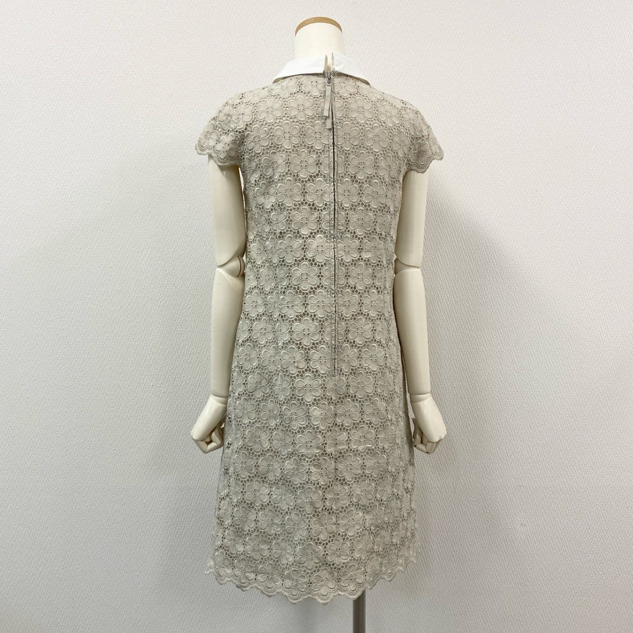 41i26《美品》FOXEY フォクシー リネンフラワーワンピース 半袖ワンピース カットワーク 膝丈 35330-SOFG12K 38サイズ ベージュ レディースk02i