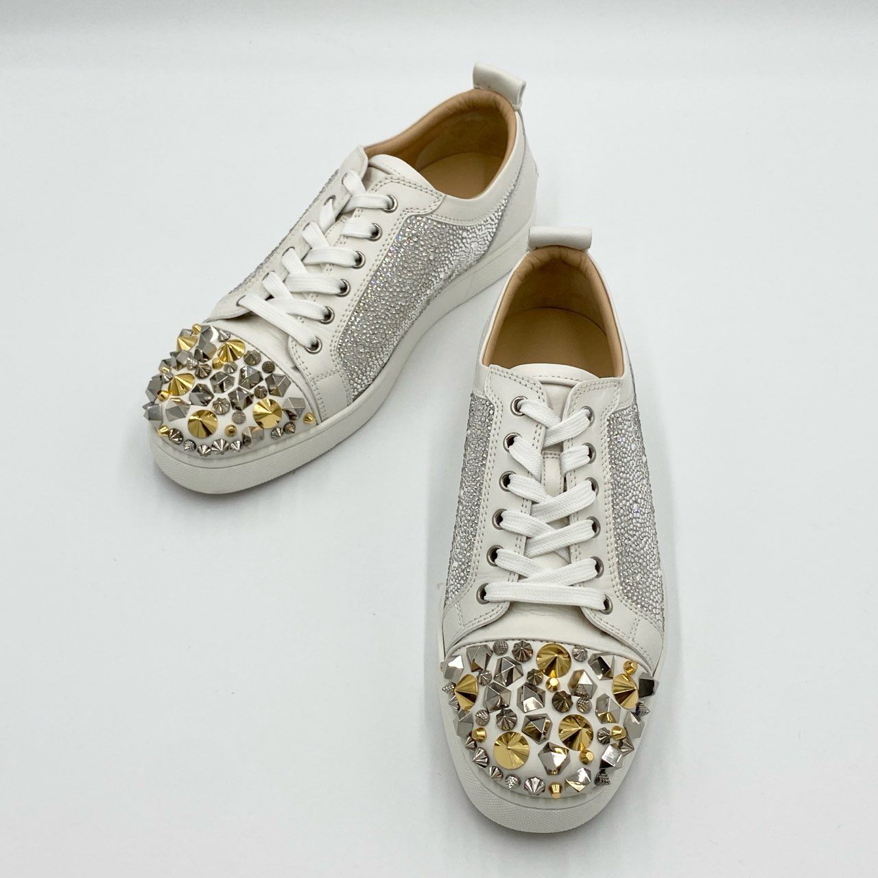 1h20《美品》 Christian Louboutin クリスチャンルブタン ルイスジュニア ストラス スパイク スニーカー シューズ スタッズ ラインストーン サイズ42 ホワイト メンズ 紳士靴k02i