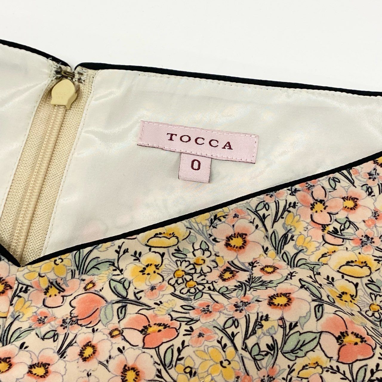 28k5 TOCCA トッカ DAHLIA ダリアドレス 半袖ワンピース フリルスリーブ 花柄 洗える○ レディース 女性用 0 マルチカラーo07t