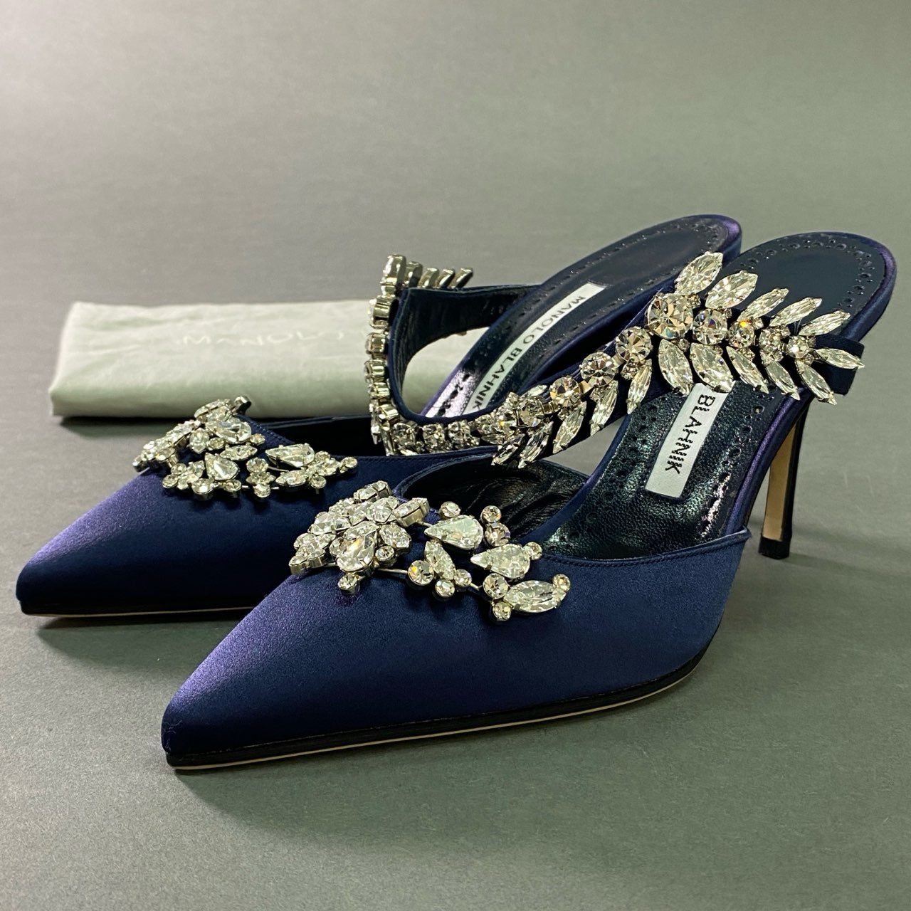 7a28 《極美品》 MANOLO BLAHNIK マノロブラニク クリスタル ヒールパンプス ミュール シューズ ビジュー ピンヒール イタリア製 37 ネイビー